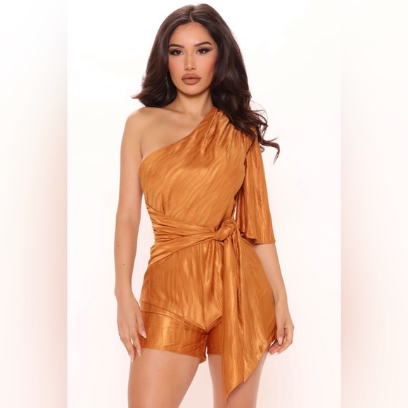 Fashion Nova Cognac One Shoulder Satin Romper NWT - Picture 2 of 6